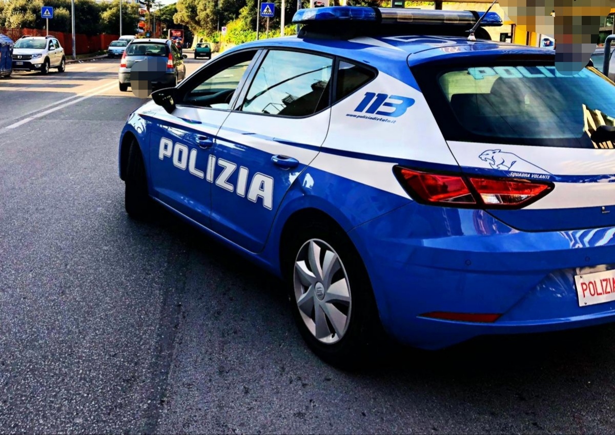 Alza il gomito e aggredisce parenti e vicini: arrestato 50enne