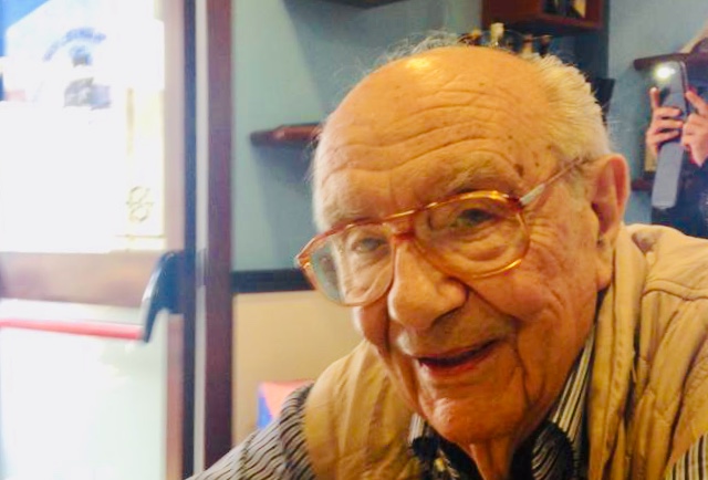 Solidarietà: compie 93 anni e per festeggiare dona alimenti ai bisognosi