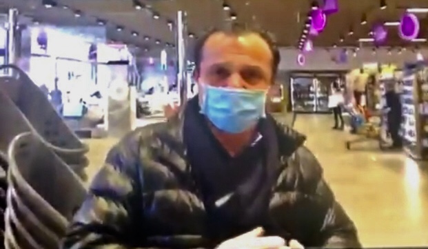 "Carramba che sorpresa": durante il blitz del sindaco al Decò chiama il titolare e annuncia donazione