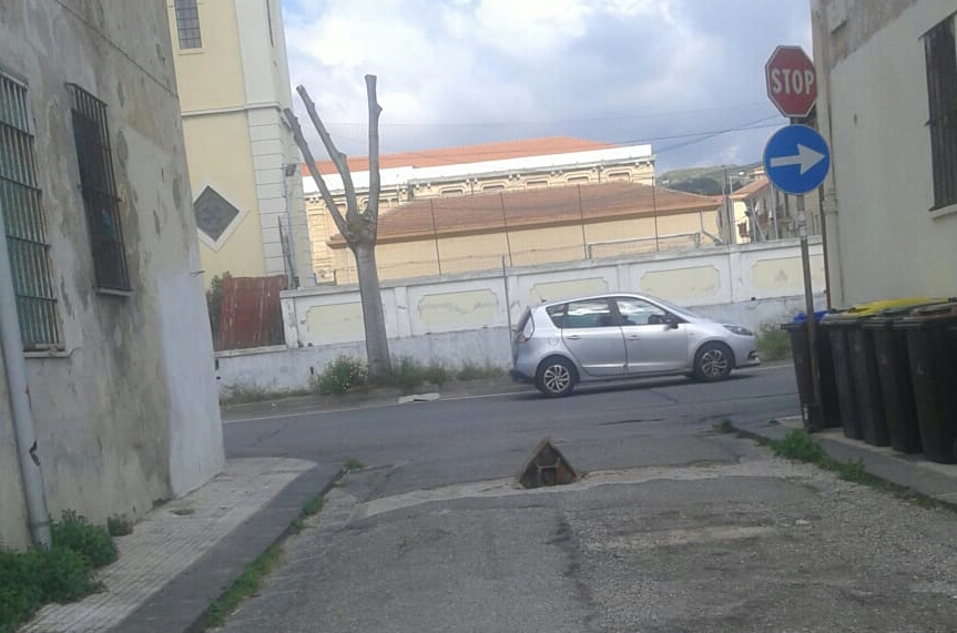 Botola-killer in via Bari, passante avvisato, mezzo salvato…