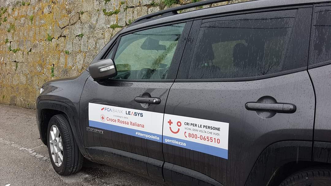 Ignobile gesto nel Messinese: squarciata una ruota della Croce Rossa