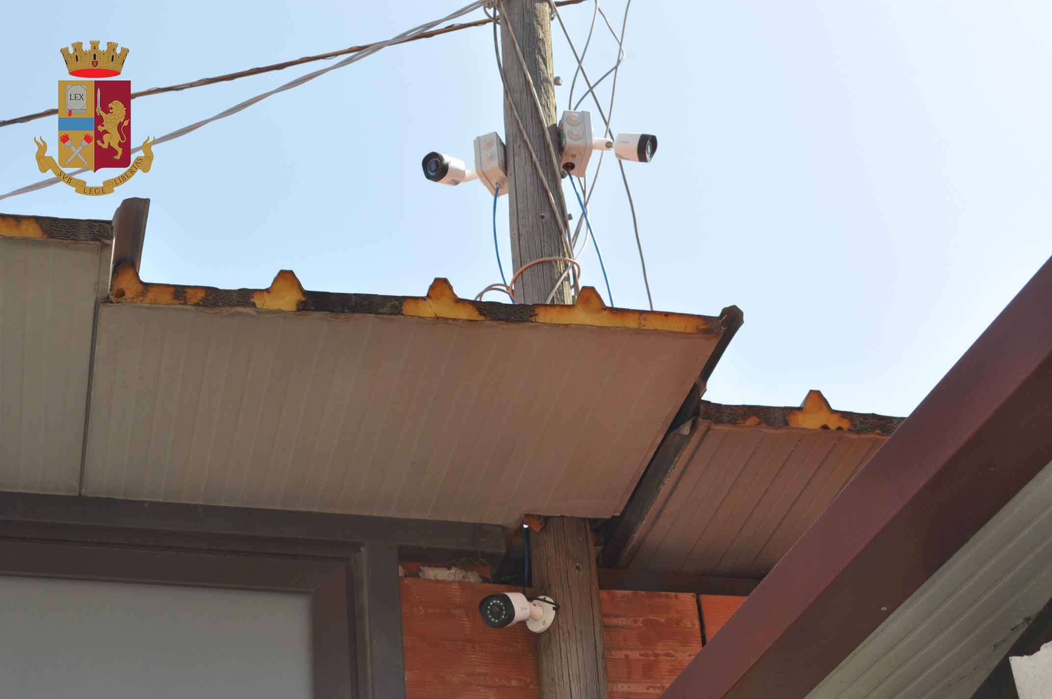 Ignora l'ordine di rimuovere un sistema di videosorveglianza: denunciato sorvegliato