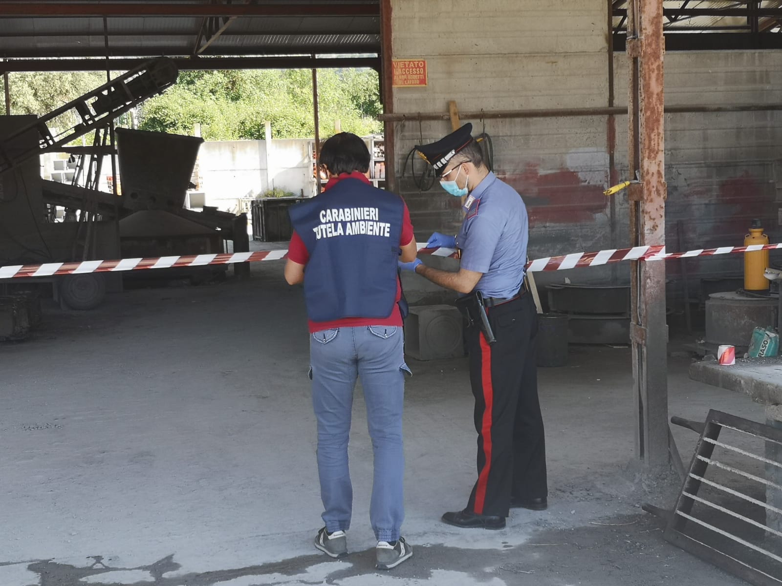 Reati ambientali, denunciati due imprenditori e sequestrati gli impianti di produzione