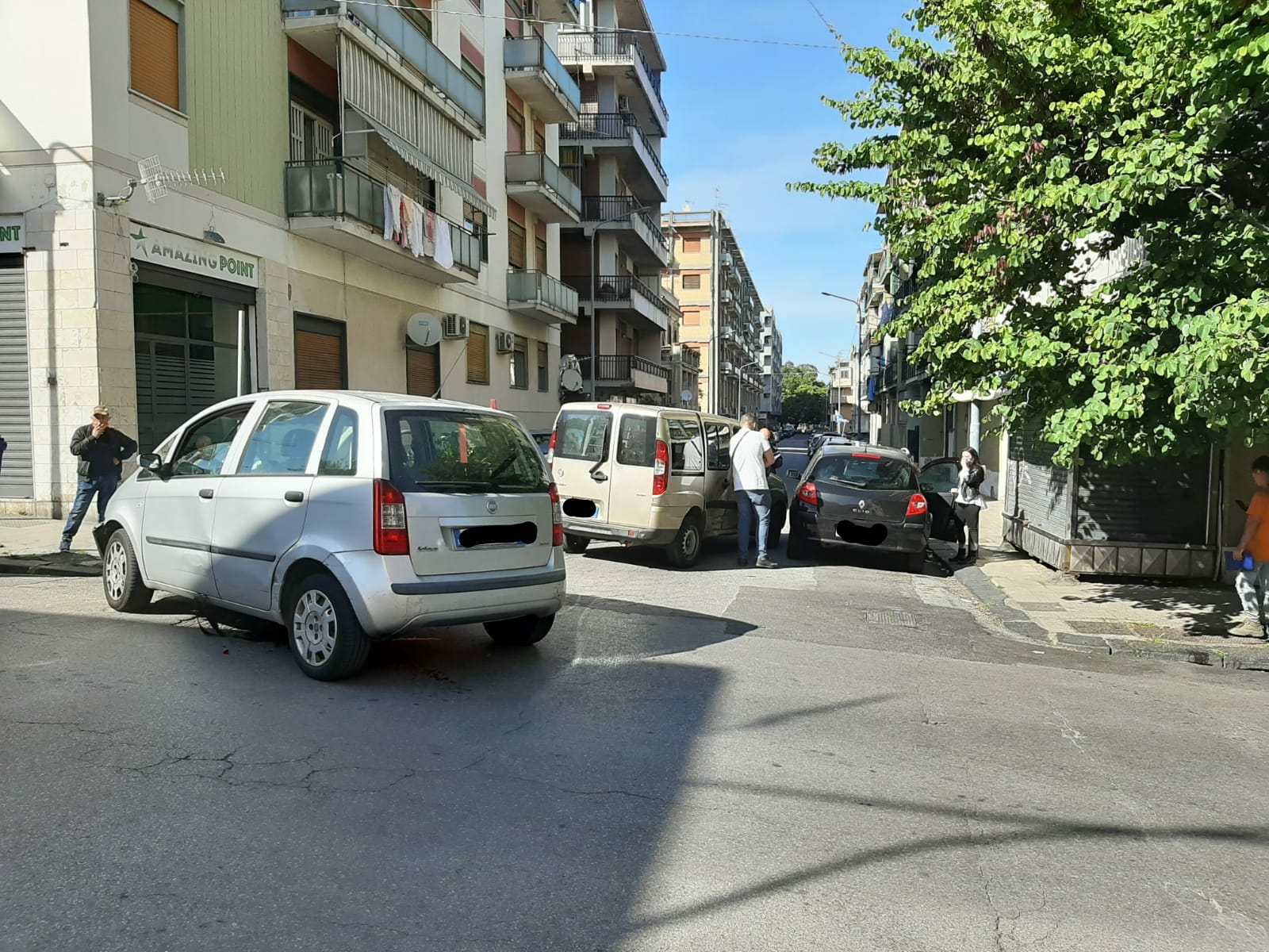 Carambola in via Siracusa, quattro feriti