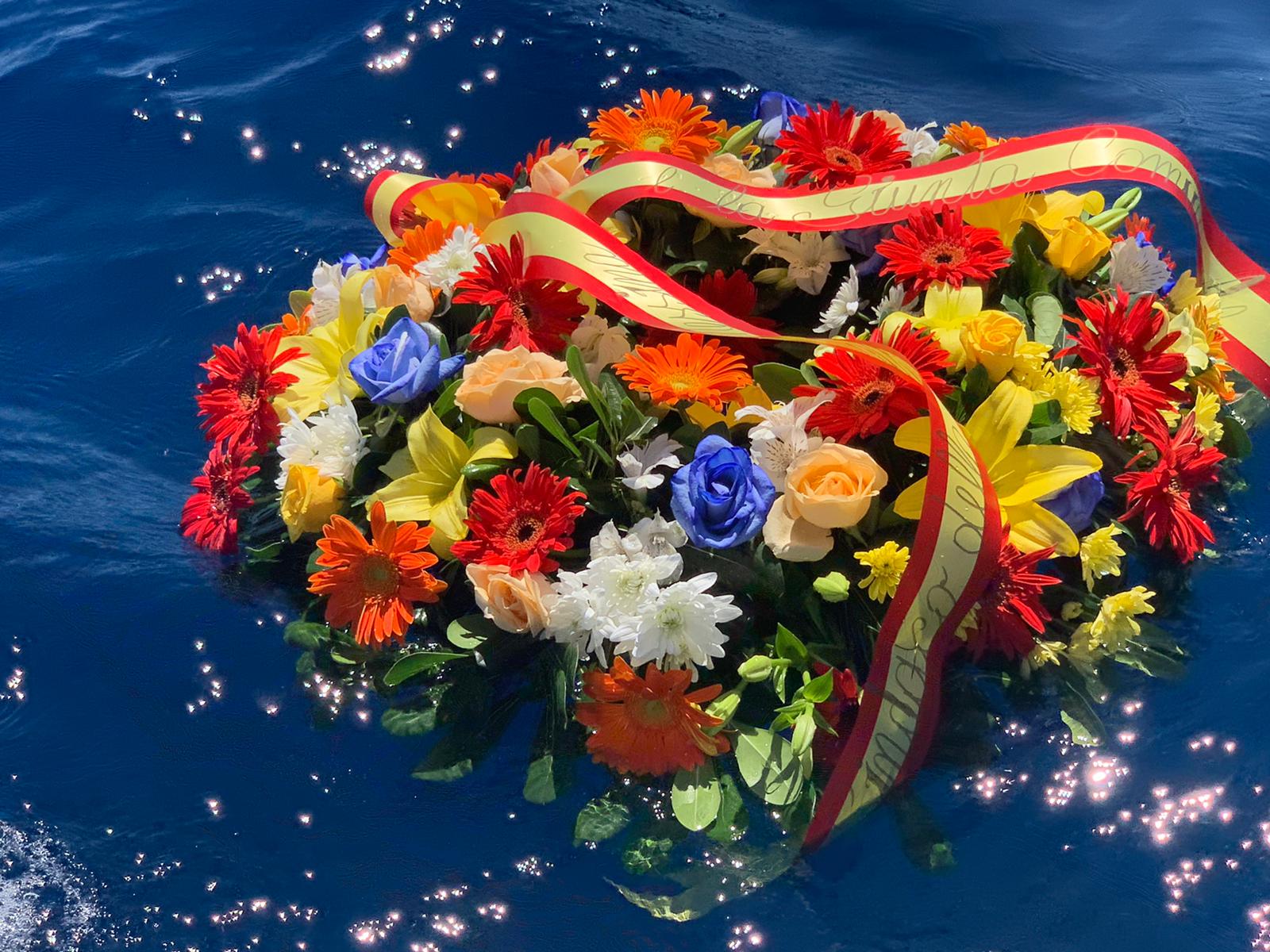 Torre Faro: lacrime, fiori in mare e tante barche per Giuseppe