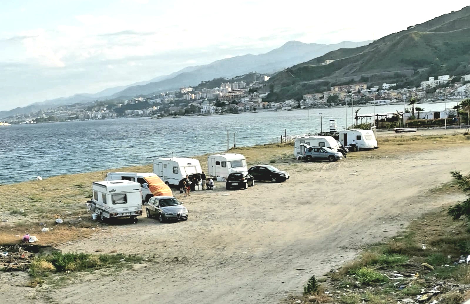 Fase 2, assembramenti di camper a Fiumara Guardia