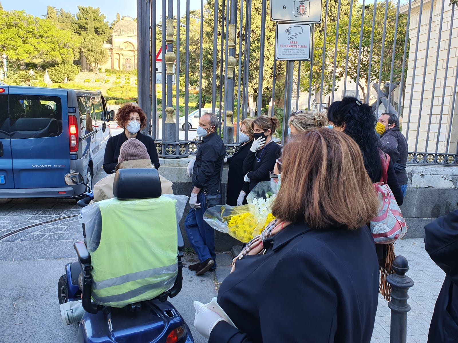 Commemorazione defunzi, picchetto d’onore dei vigili urbani