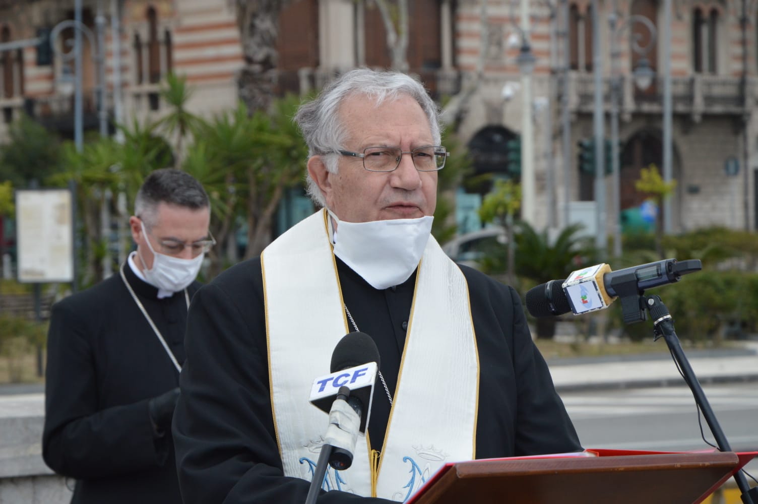 Coronavirus, positivo l’arcivescovo Accolla