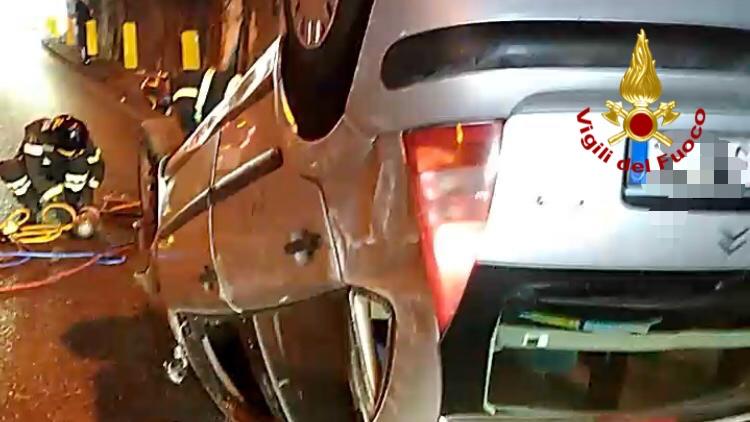 Auto si ribalta in Tangenziale, un ferito