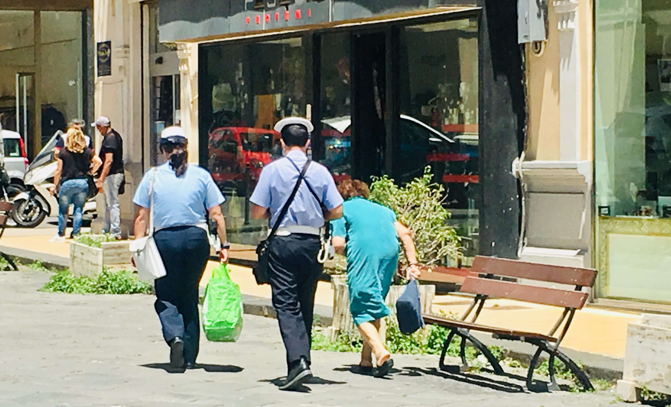 La solidarietà dei vigili urbani… non sono tutti "sceriffi"