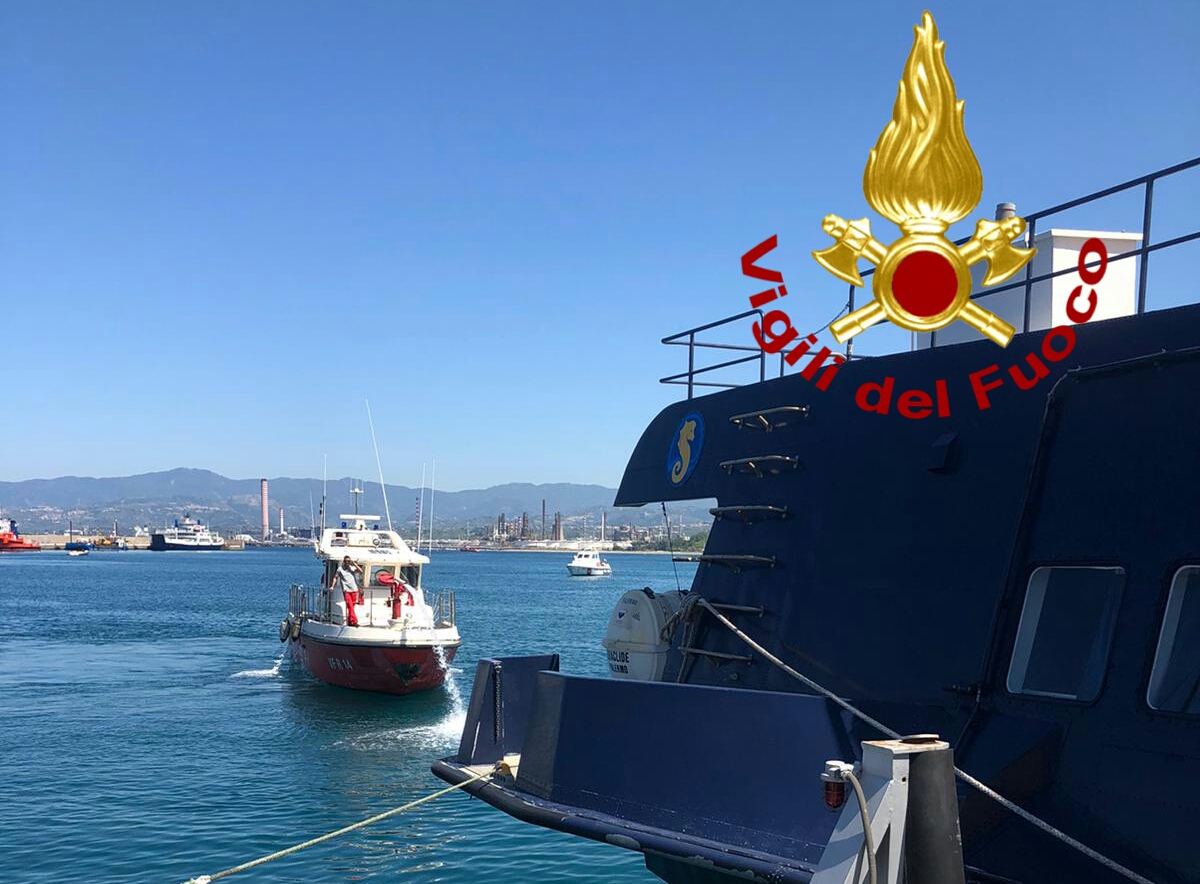 Aliscafo prende fuoco, salvi 78 passeggeri