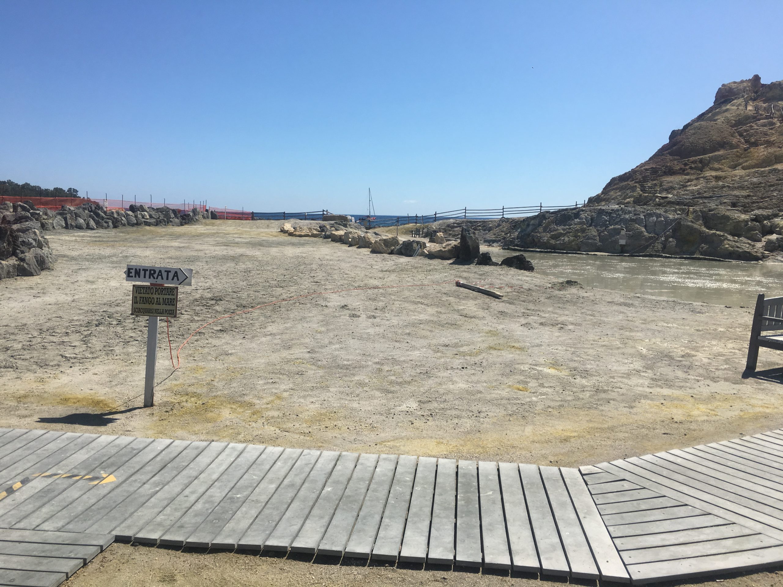 Vulcano, dopo 2 anni ancora sotto sequestro i fanghi