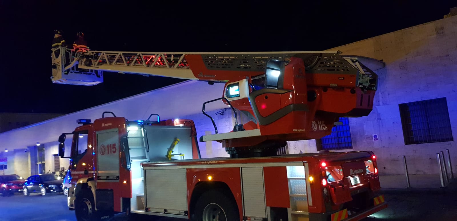 Panico alla stazione centrale, prende fuoco un condizionatore