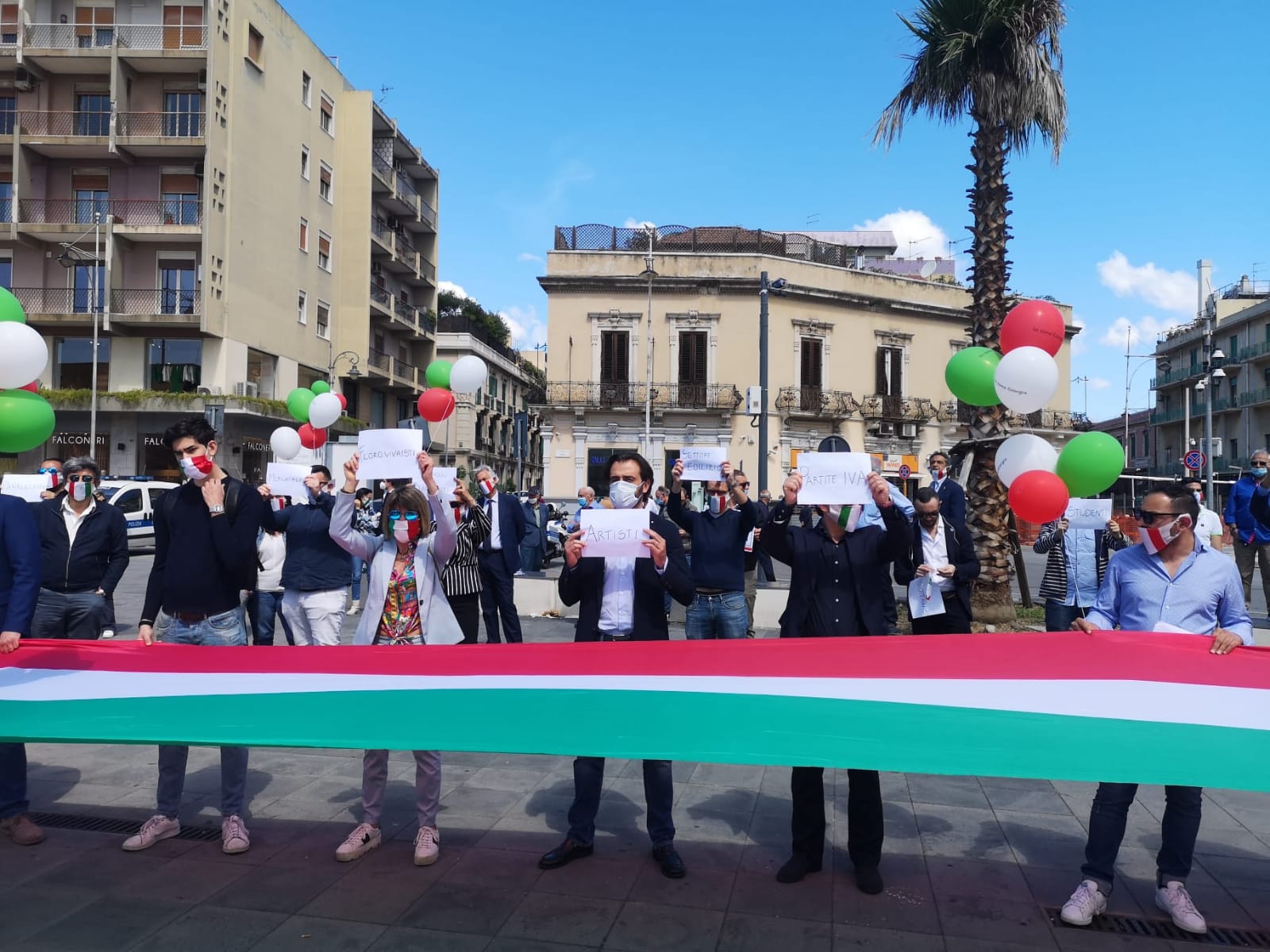 Festa della Repubblica: flash mob della Destra. Amata: "Niente bavaglio"