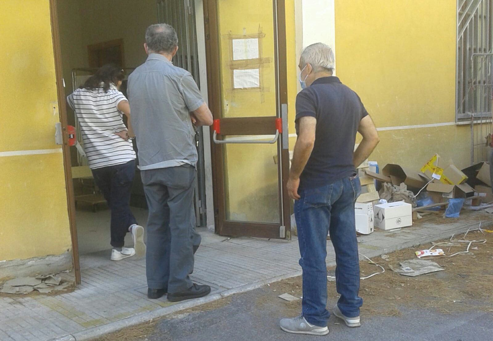 Asp Mandalari: mancano presidì, in compenso c'è una mini discarica