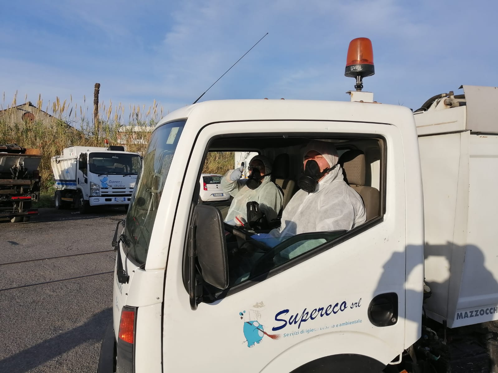 Querelle rifiuti: lavoratori in agitazione a Milazzo