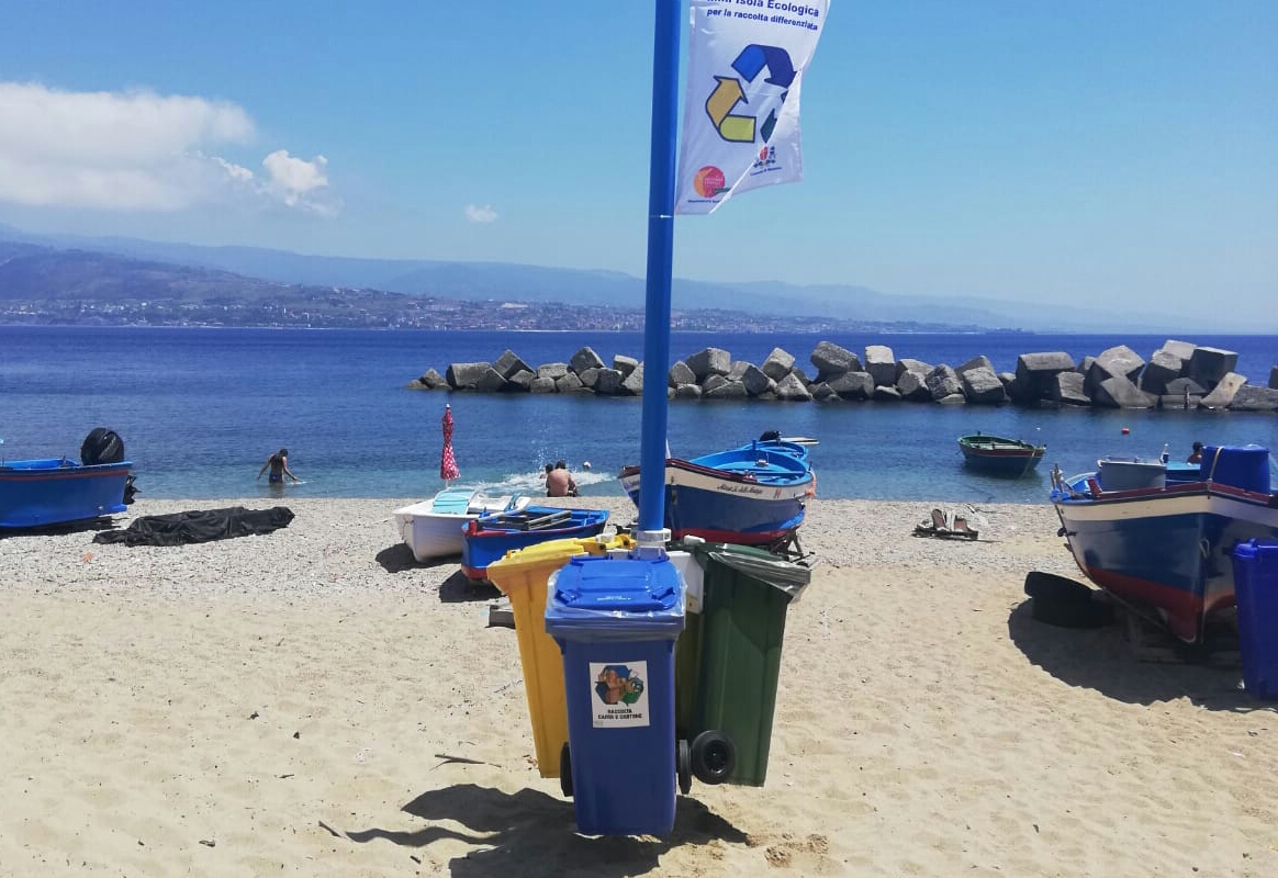 Mini discariche e vandalismo, super lavoro per Messinaservizi