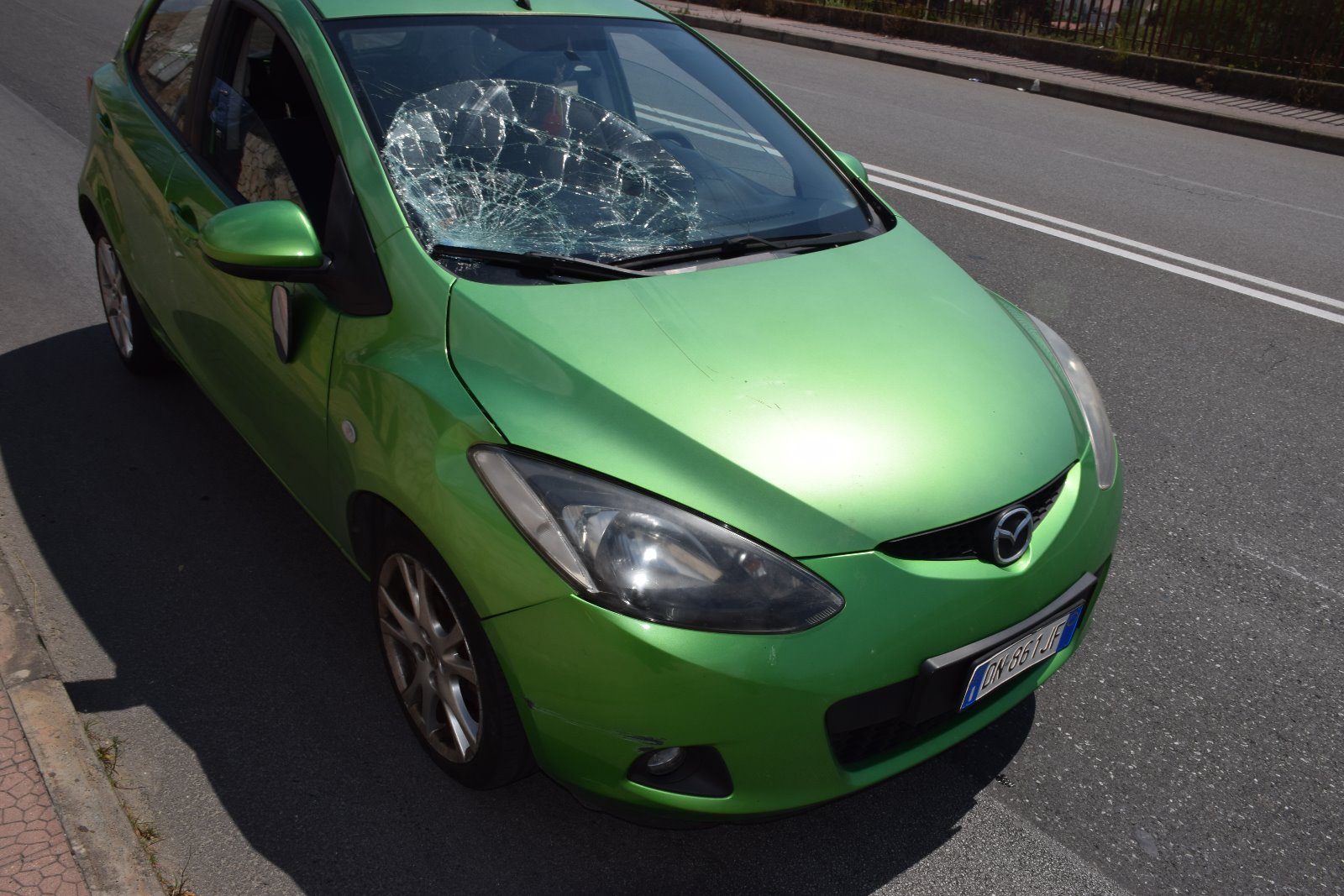 Pedone falciato da un'auto: è grave