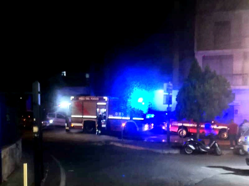 Scooter in fiamme nei pressi del Policlinico