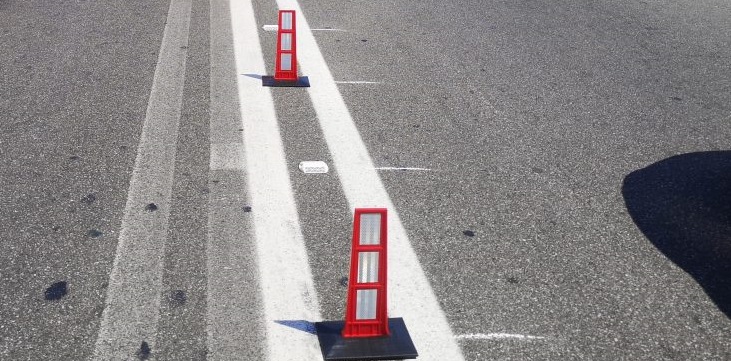 Via Consolare Pompea, i nuovi delineatori creano problemi ai residenti