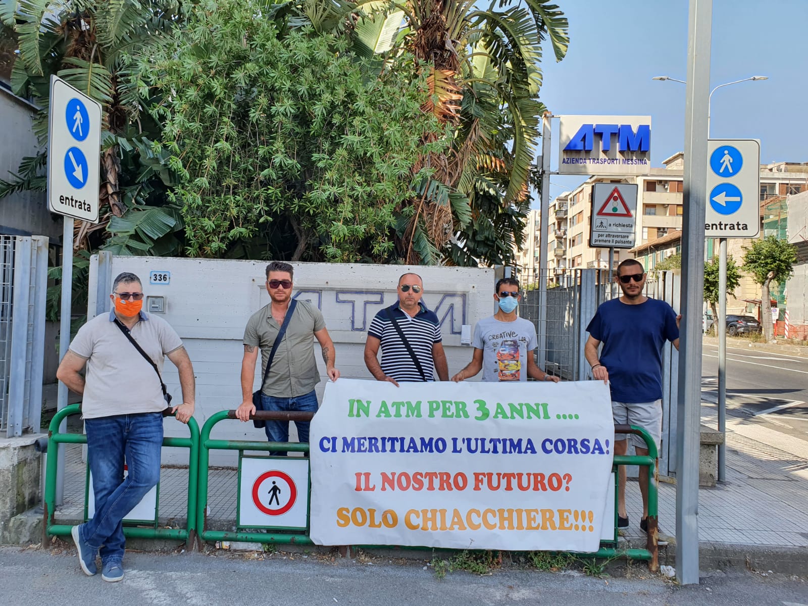 “Ci meritiamo un’ultima corsa”: ex autisti Atm scendono in piazza