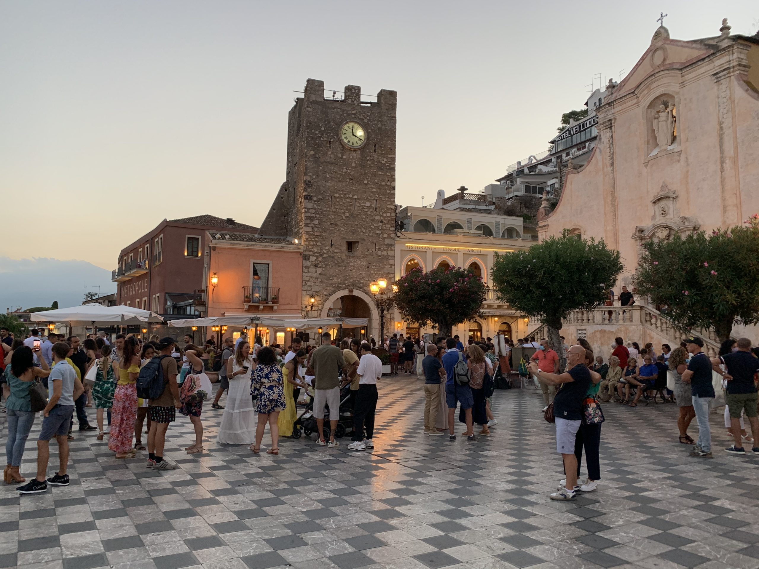 Turismo, riaprono gli alberghi di Taormina