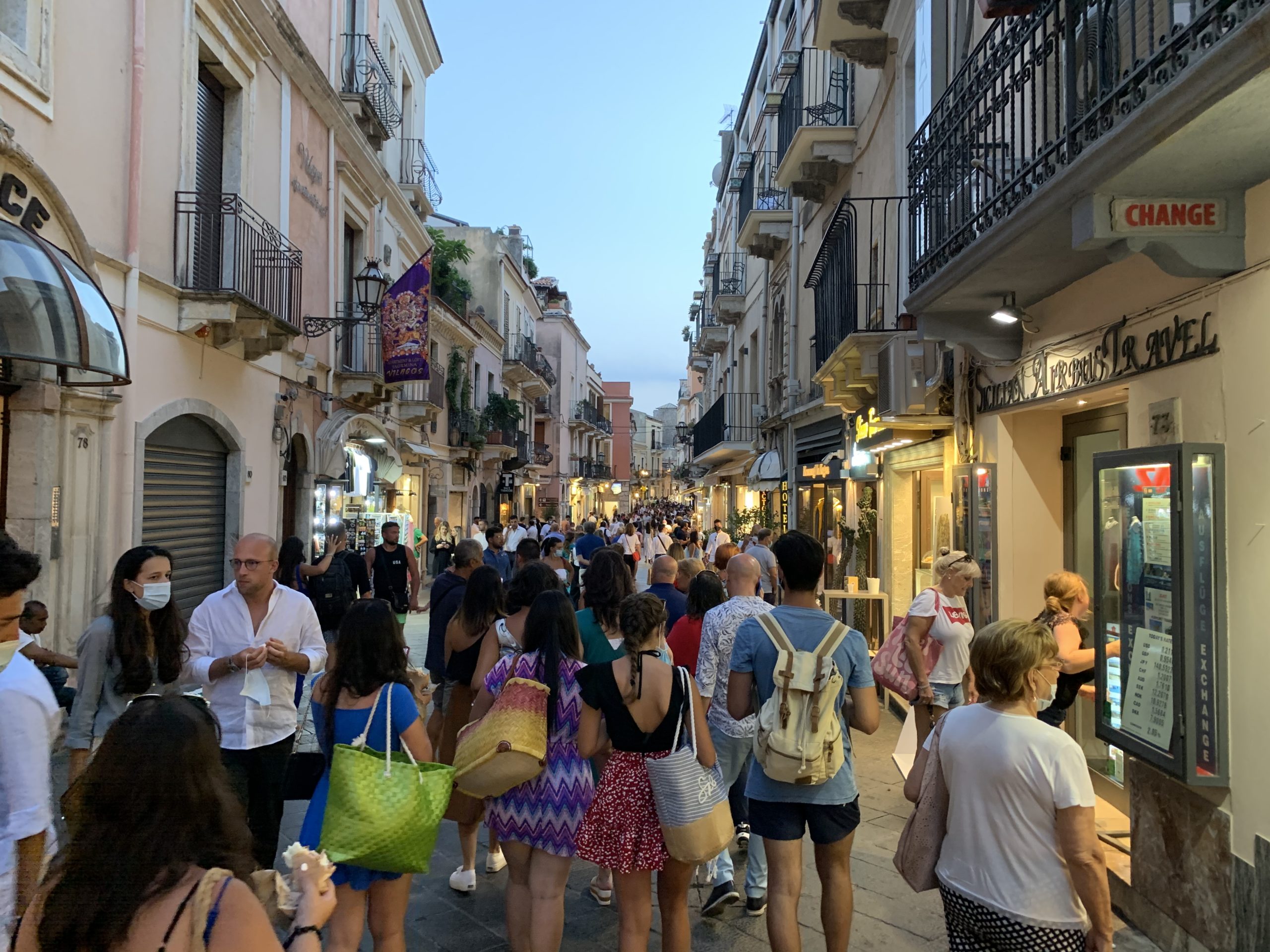 Madonna a spasso a Taormina