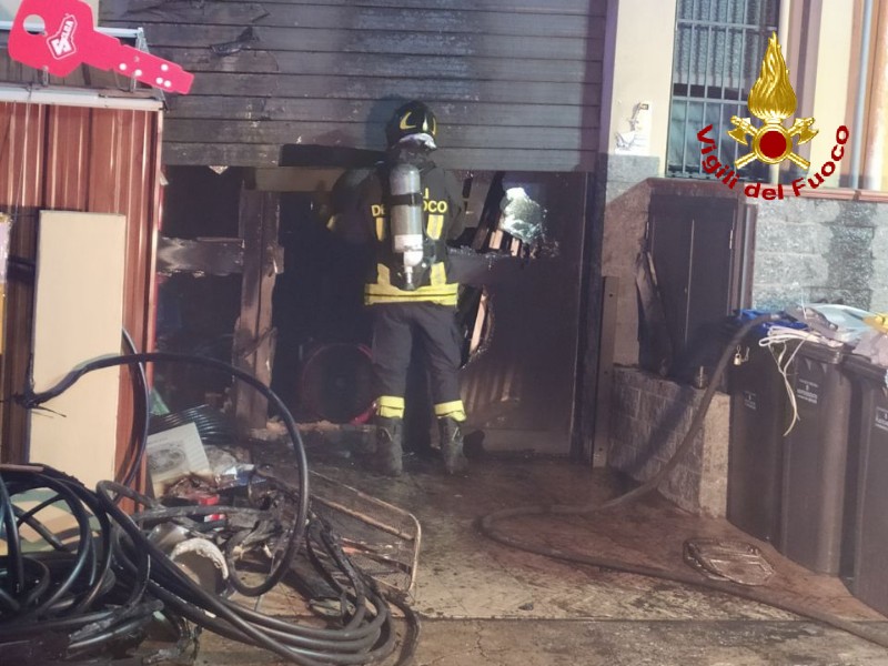 Giampilieri, rogo distrugge una ferramenta