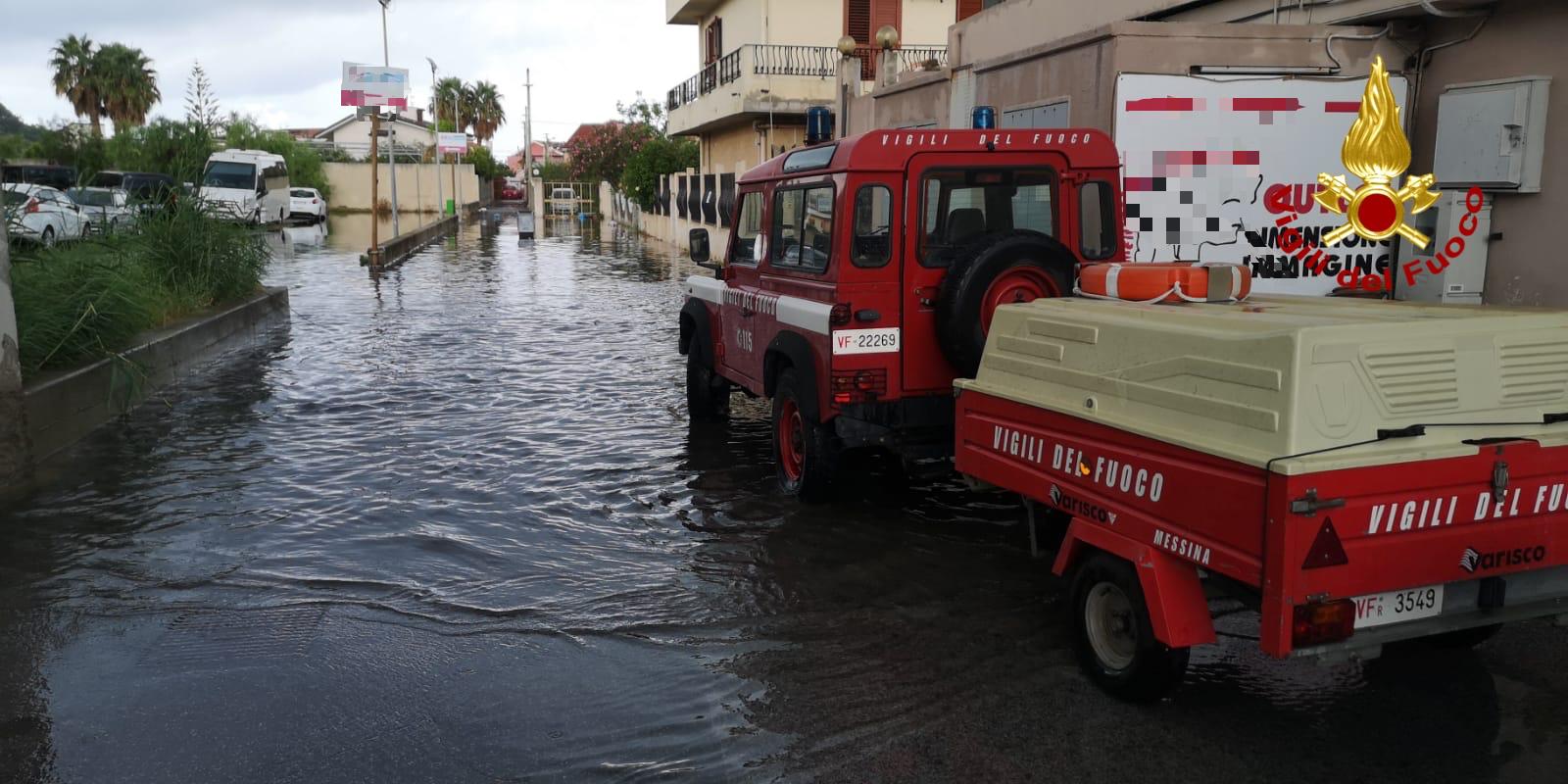 Nubifragio a Ganzirri e Torre Faro, strade e cantinati allagati