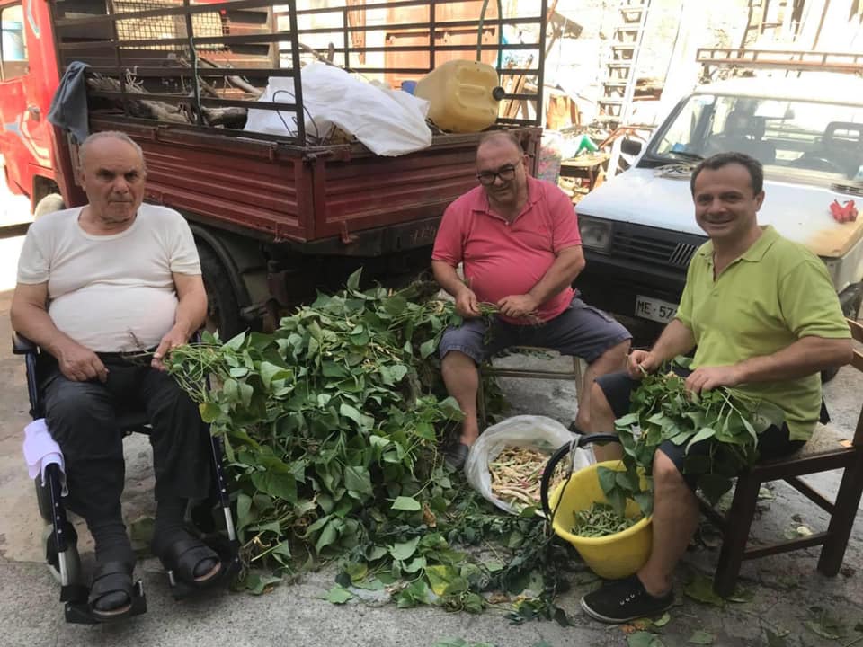Il caudillo sguscia fagioli mentre i messinesi infrangono liberamente le norme anti-Covid