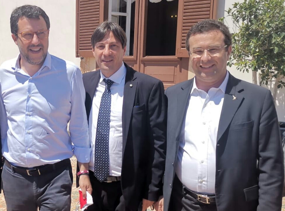 Lega su Taxi driver: "Centri di accoglienza ricettacolo della criminalità"