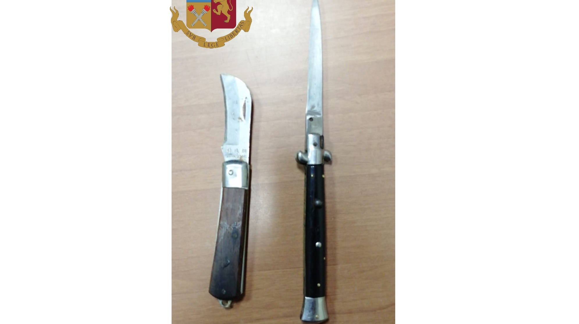 Sorpreso con due coltelli: denunciato 50enne