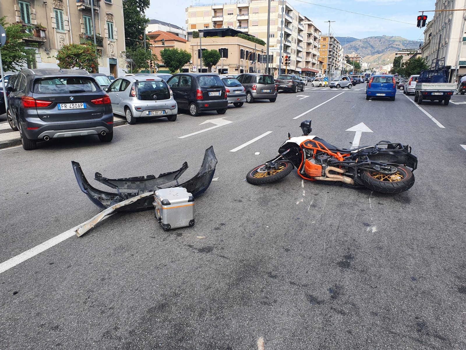 Troppi incidenti sul viale Europa: chiusura varchi dello spartitraffico centrale