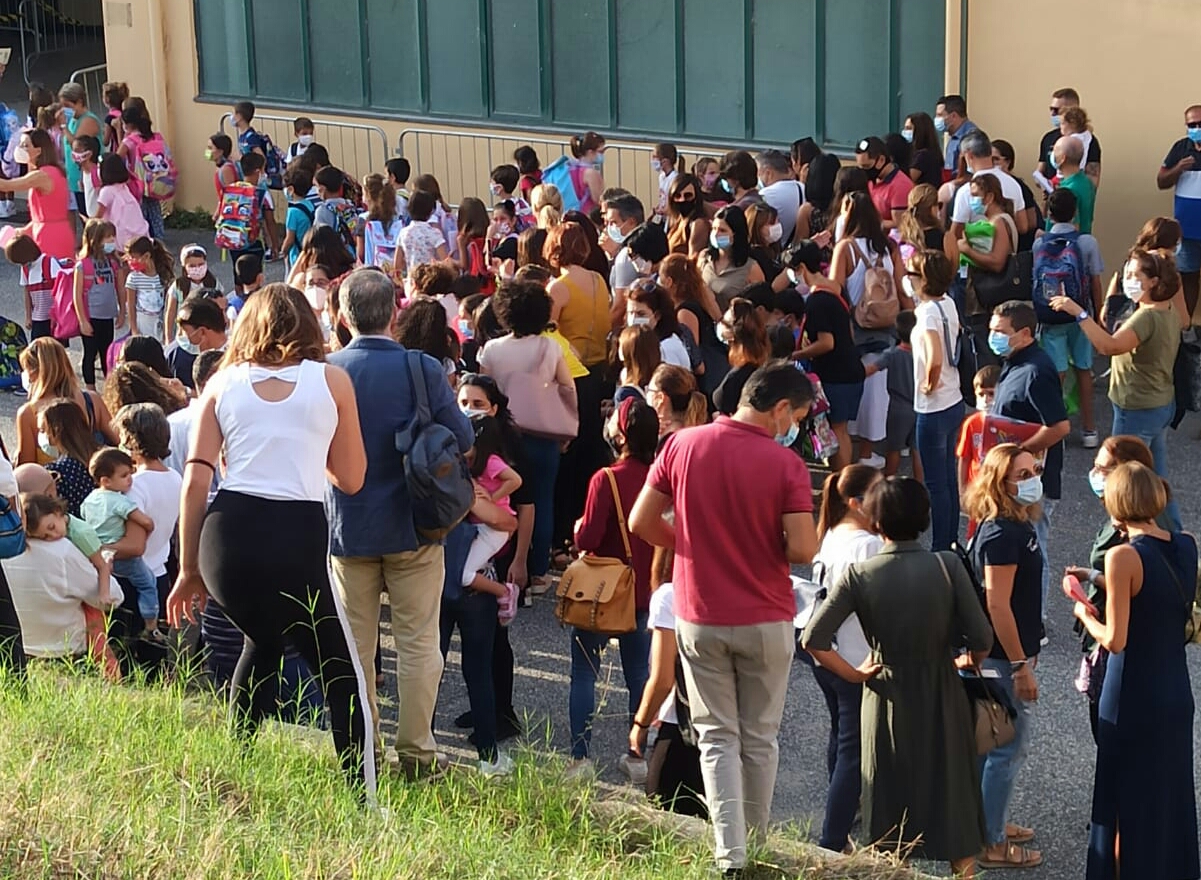 Si attende la campanella, l'assembramento è servito a San Licandro