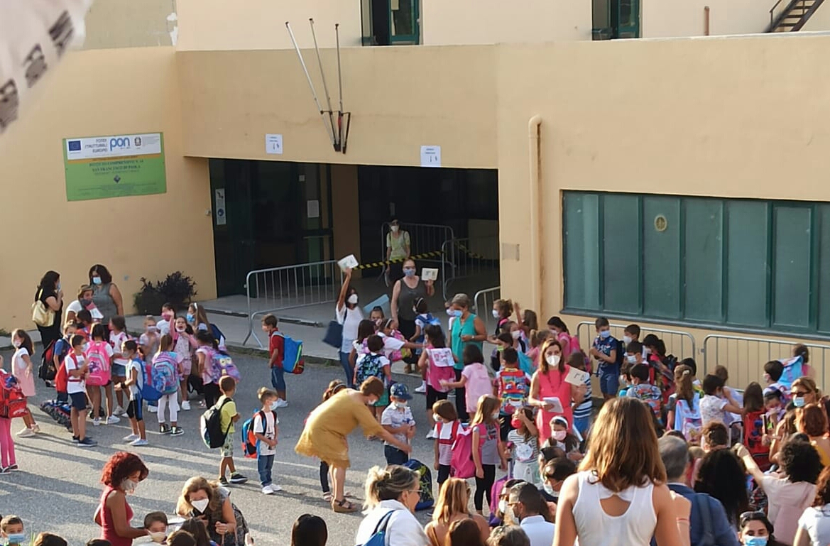 Sempre meno alunni positivi, la scuola "resiste" al Covid 19