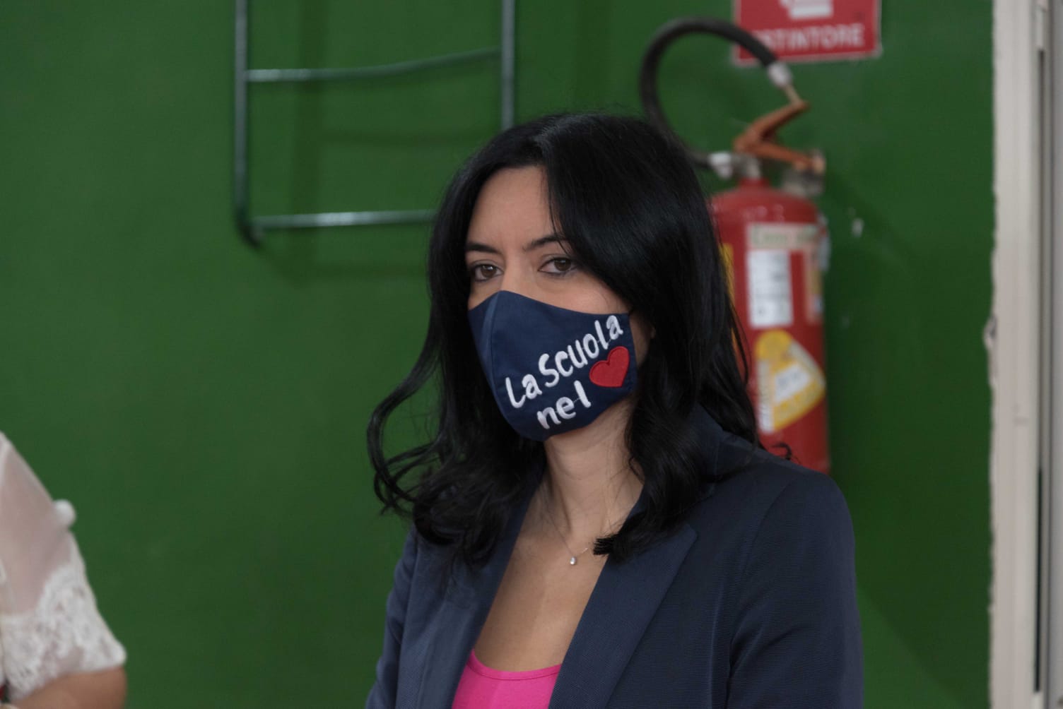 Il ministro Azzolina a Patti: "Proteggere la scuola, ma il virus viene da fuori"