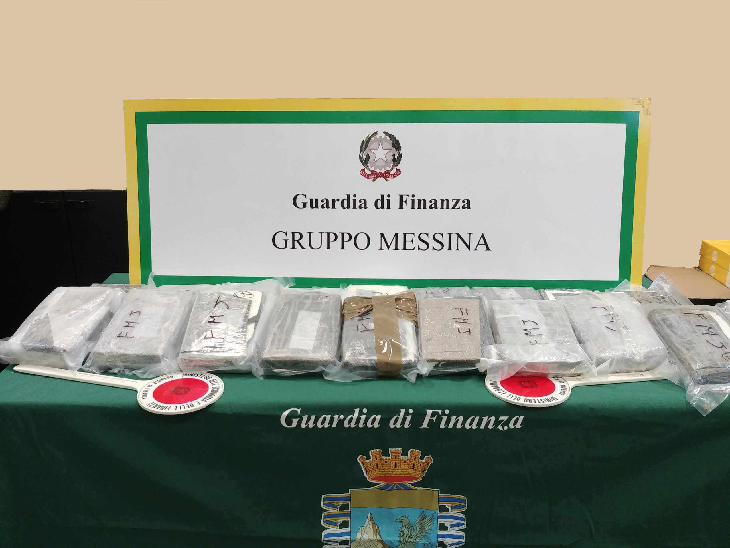 Venti chili di cocaina in auto: arrestato corriere della droga