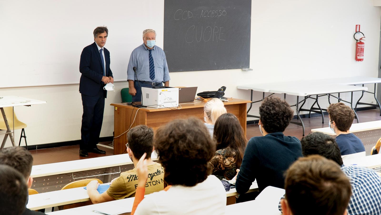 Rizza (Flc Cgil Sicilia): "Grave errore sospendere la didattica in presenza"