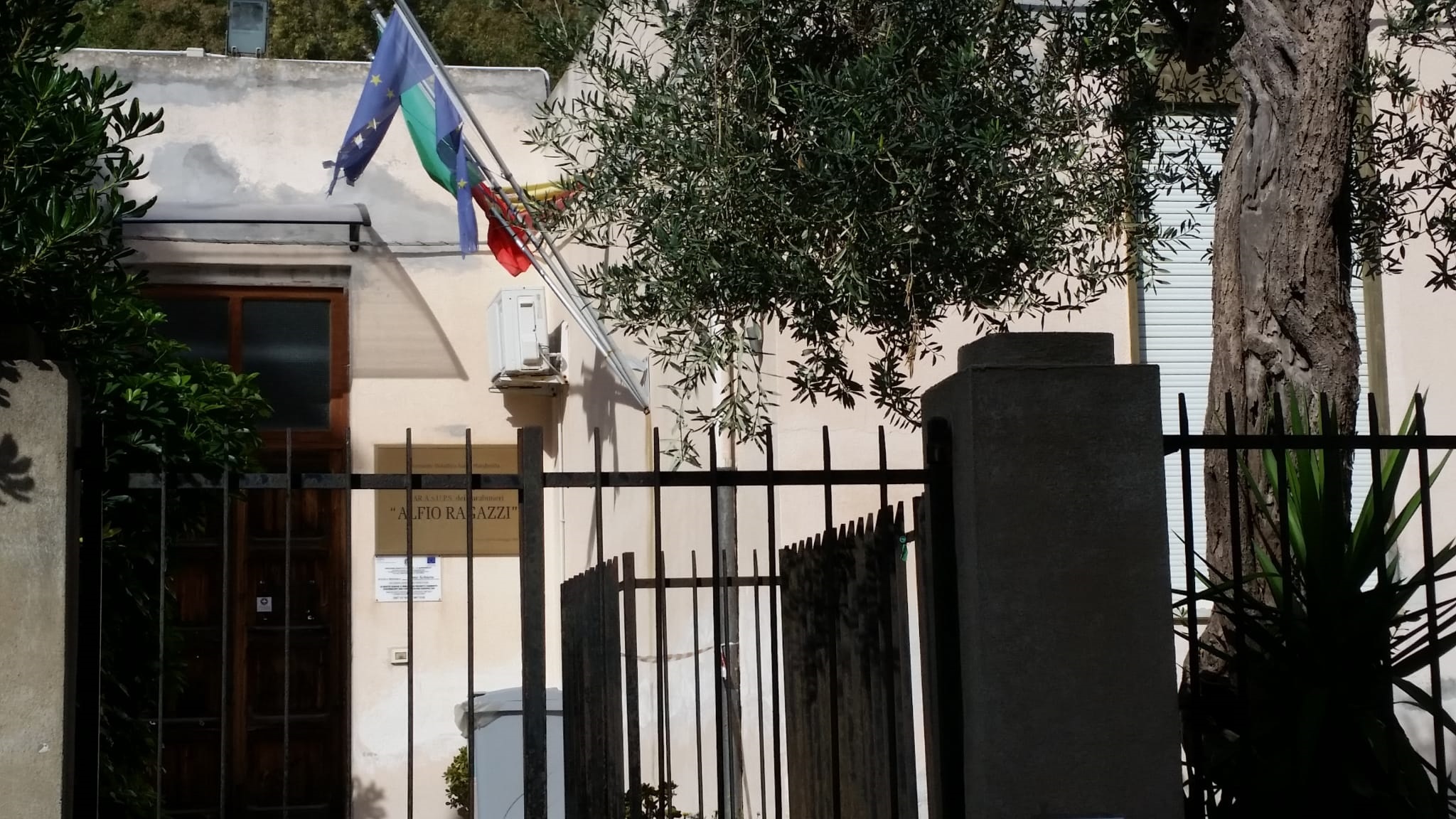 Virus nelle scuole: isolamento domiciliare per alunni e docenti alla "Ragazzi"
