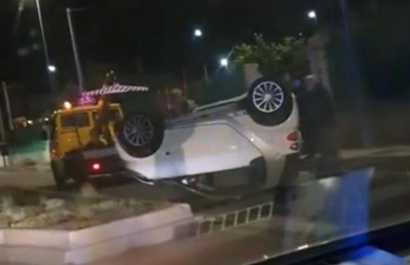 Incidente alla salita Papardo: auto si capovolge su se stessa