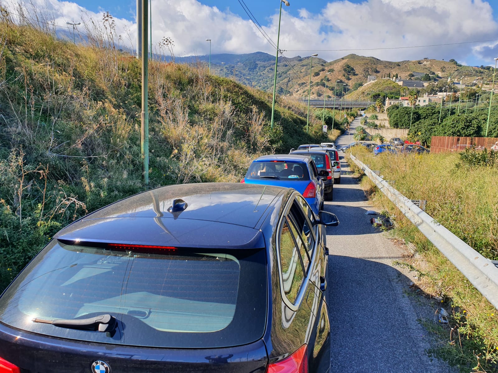 Tamponi drive in: traffico in tilt e oltre 100 positivi