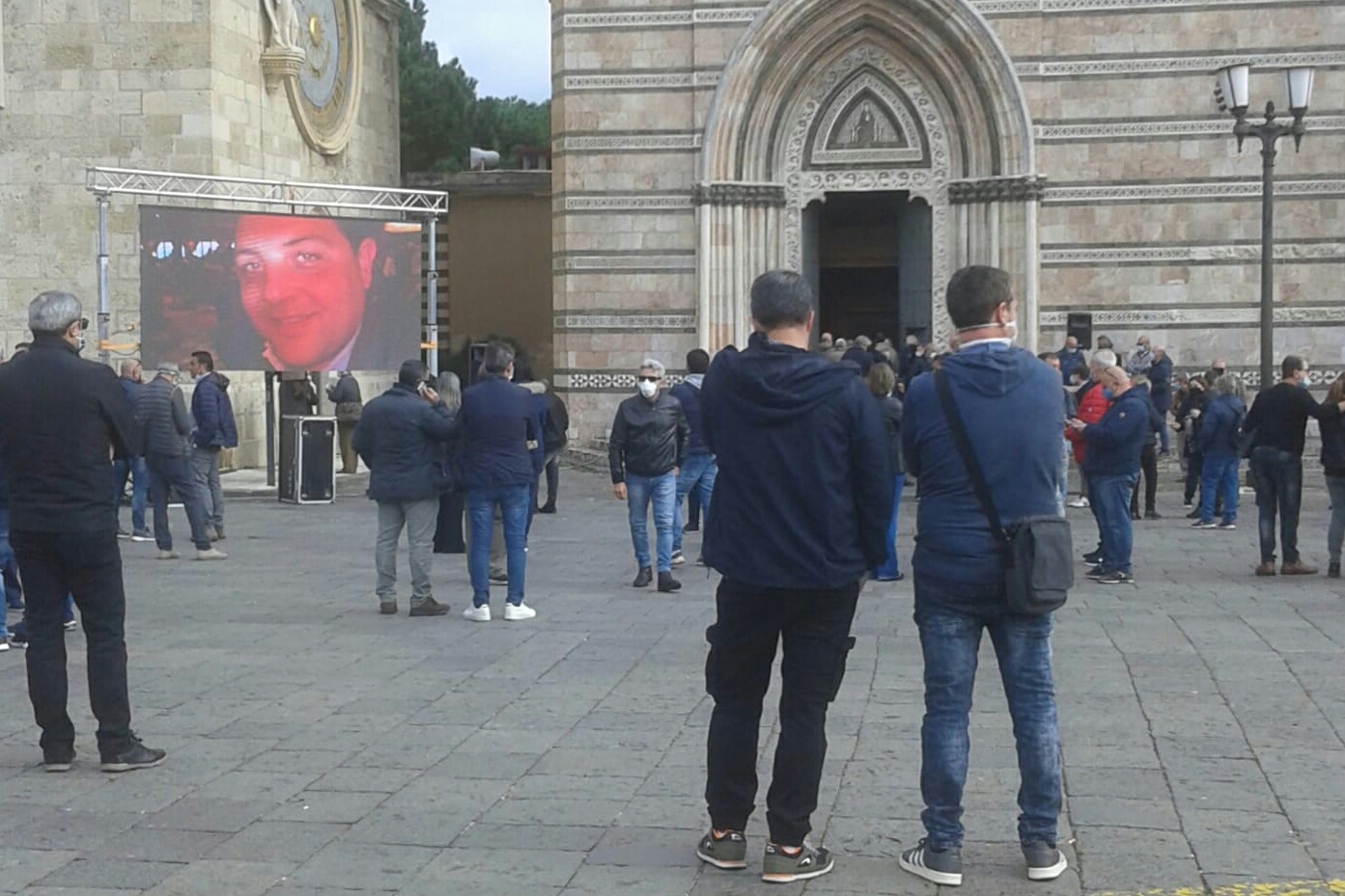 Buon viaggio Dino, commiato speciale per il galantuomo dello spettacolo