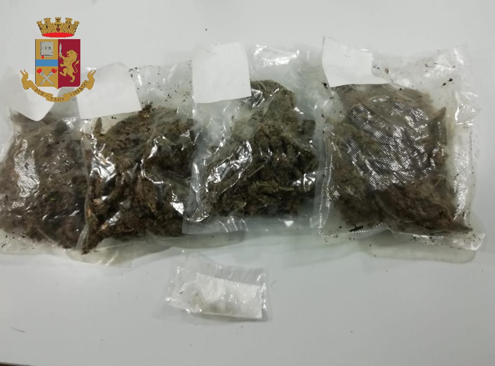 Si era ribaltato con l'auto: trasportava cocaina e marijuana