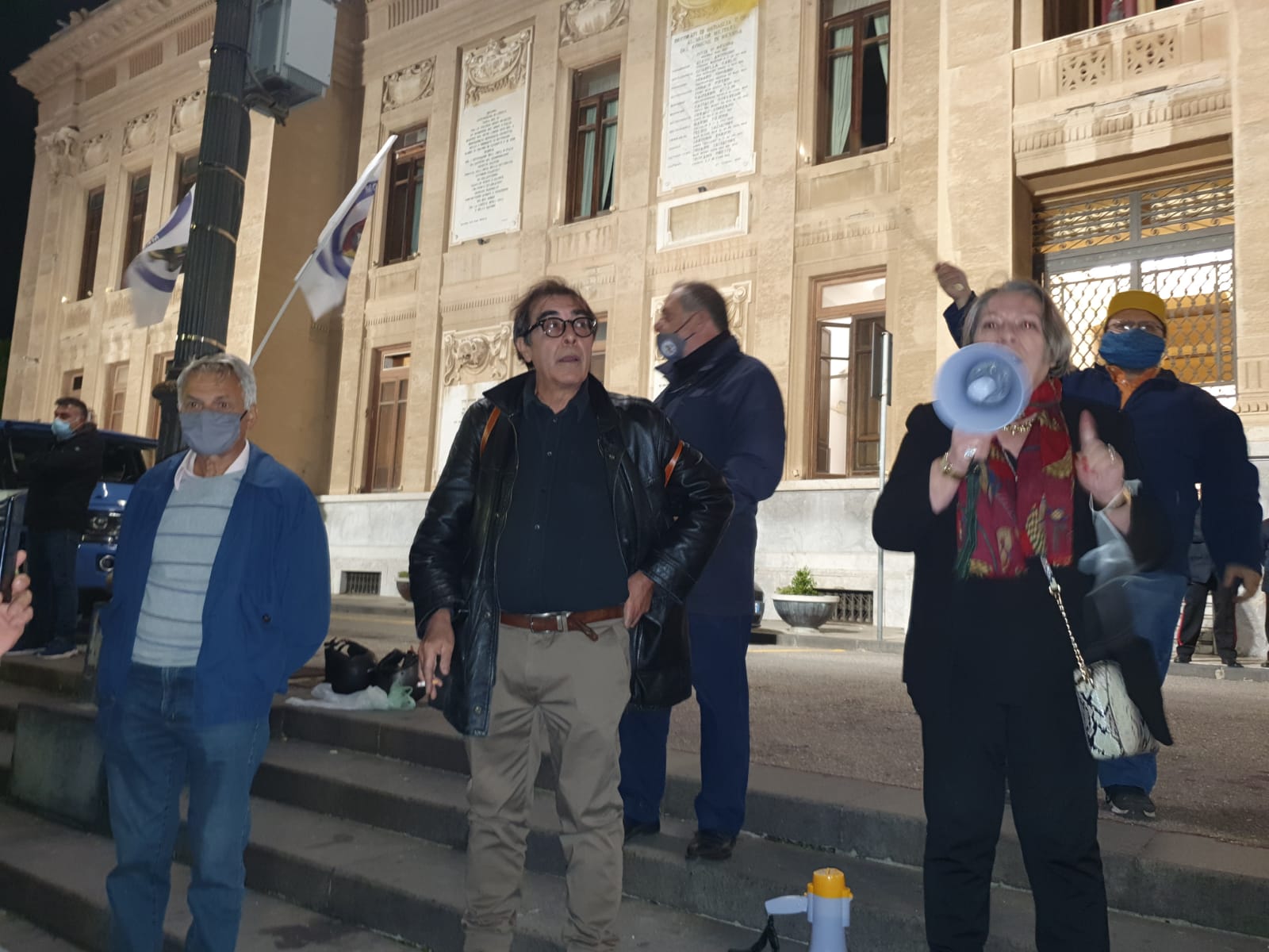 Dpcm, non si ferma la protesta