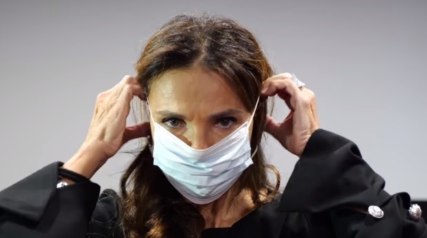 "Un gesto per me" e la città: ecco la campagna pro-mask dei giovani di Agime