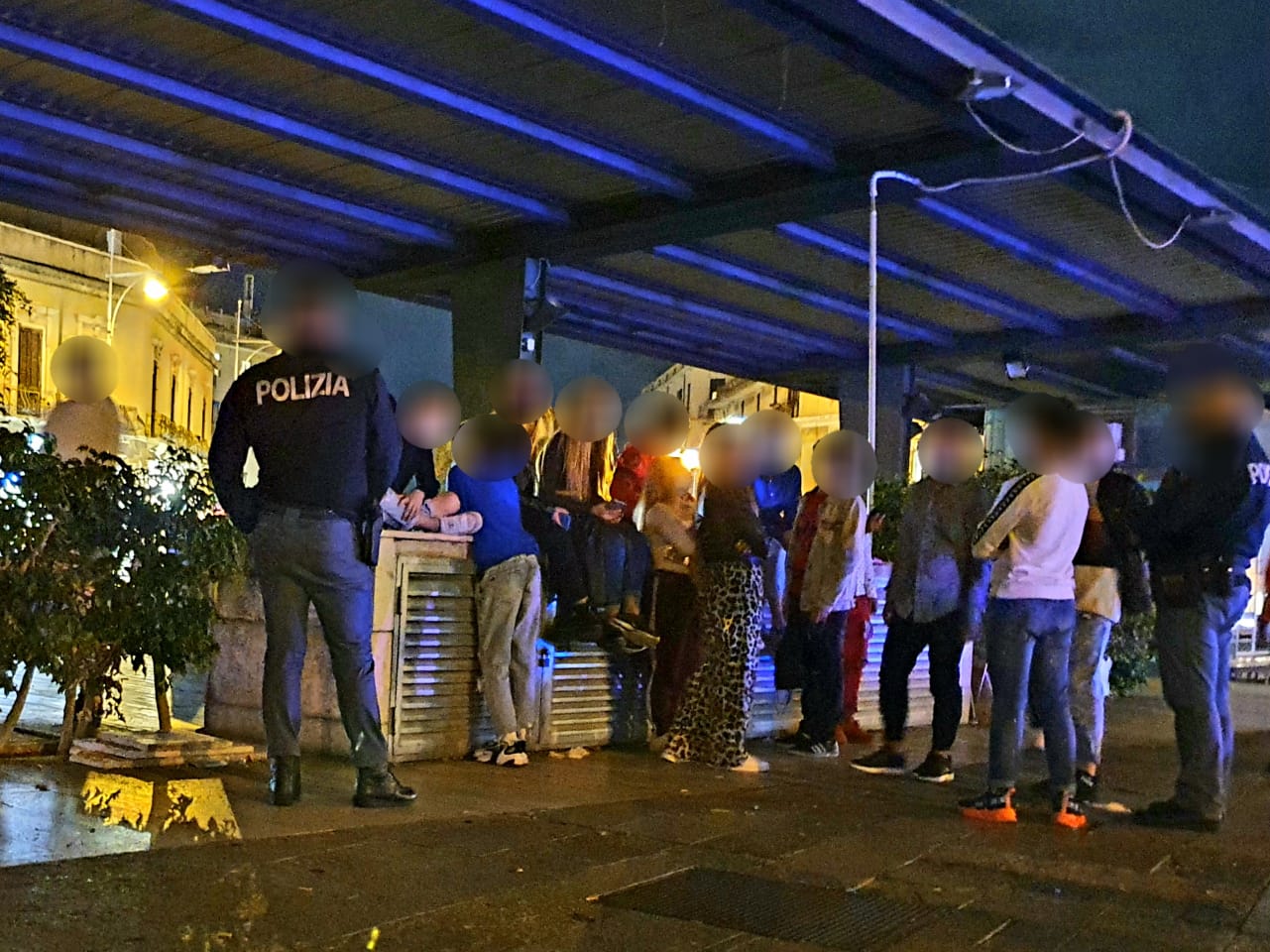 Ennesima rissa a piazza Cairoli, i commercianti: “Adesso basta”