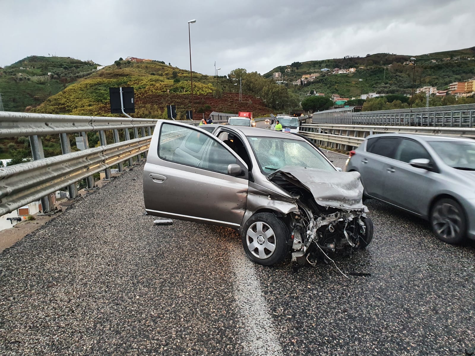 Incidente in Tangenziale, automobilista rischia di perdere un piede