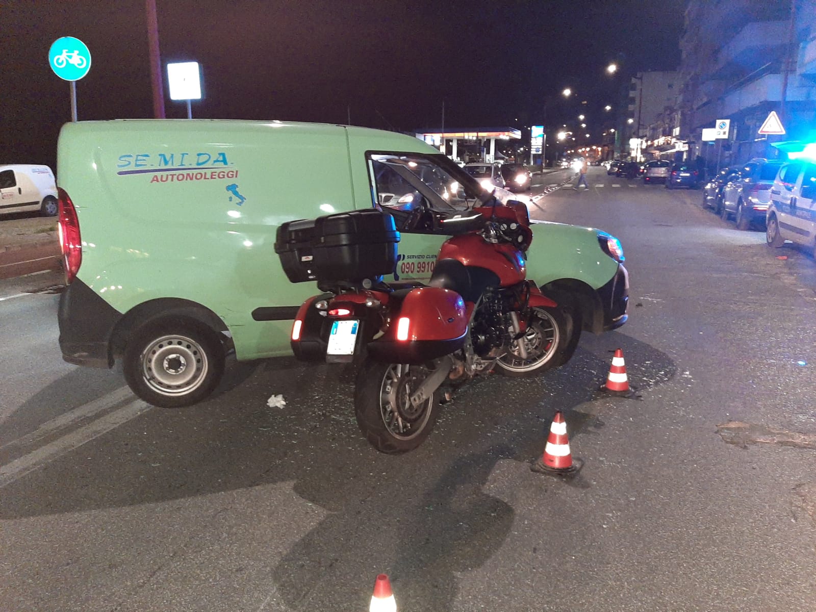 Scontro furgone-moto sul viale Consolare Pompea