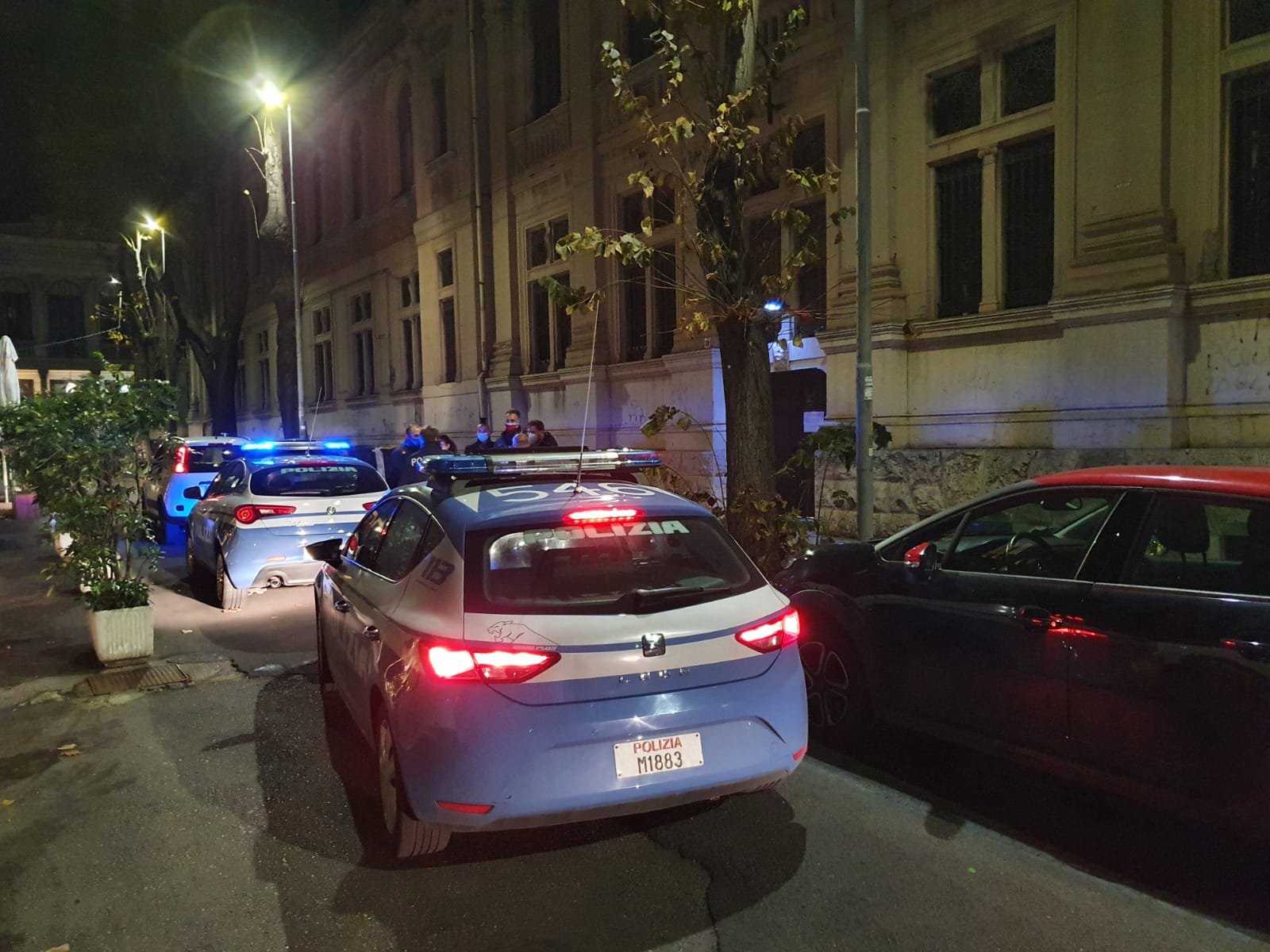 Assembramenti, invasioni di suolo pubblico e ambulantato: sanzioni a raffica