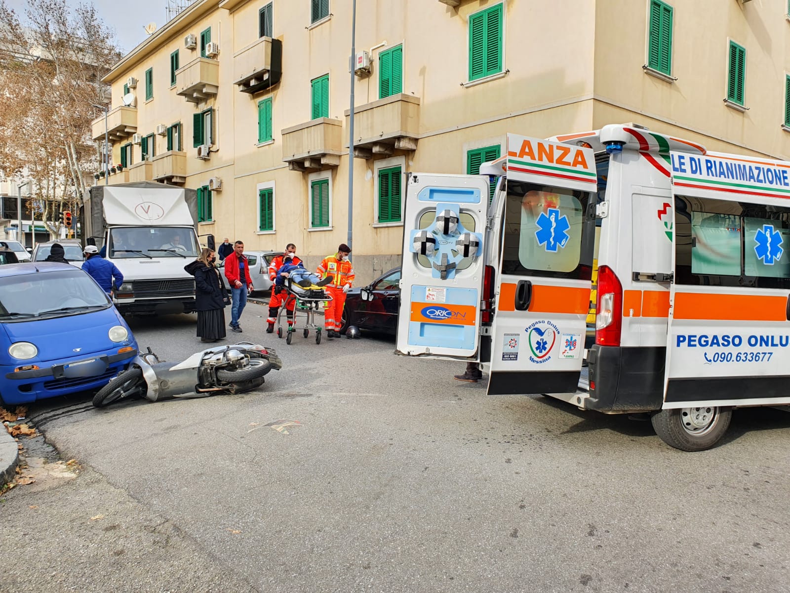 Scontro in via Salandra: scooterista finisce in ospedale